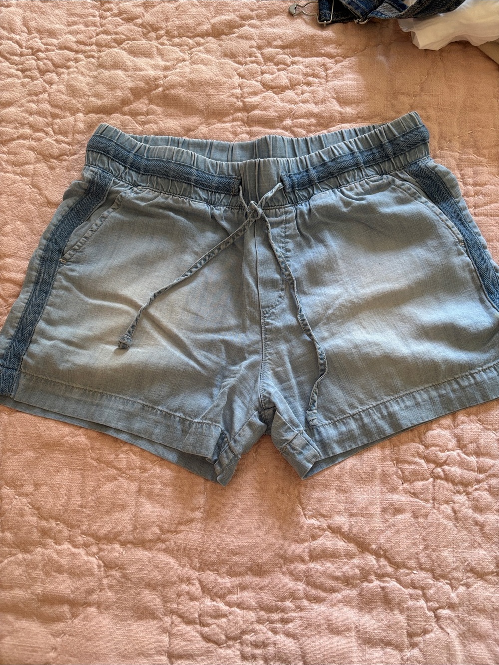 Cloth & Stone Light Wash Chambray Drawstring Shorts